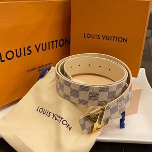 Louis Vuitton M0325Q LV INITIALES 40MM REVERSIBLE BELT